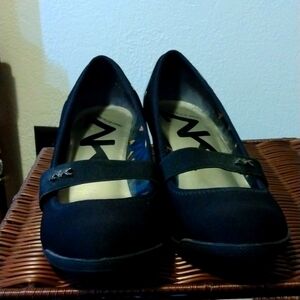 Women's black Anne Klein sport wedge size 8m.